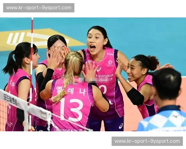 绝代双骄的宿命：当中式韧性遇见美式速度，女排江湖谁主沉浮？